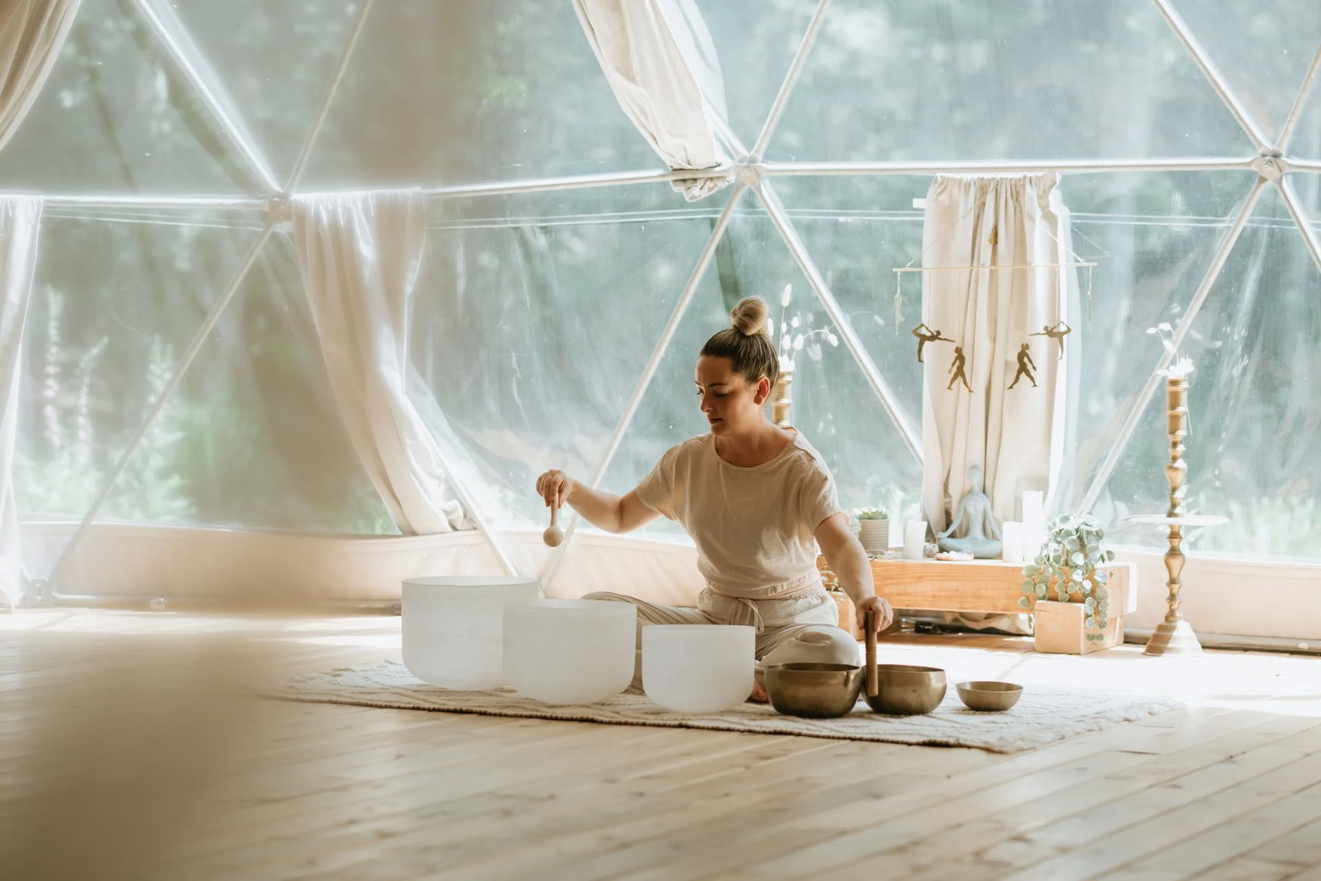 Zondagsklanken om te helen: avondlijke somatische soundbaths voor een rustgevende slaap | Nectar Yoga Bowen Island