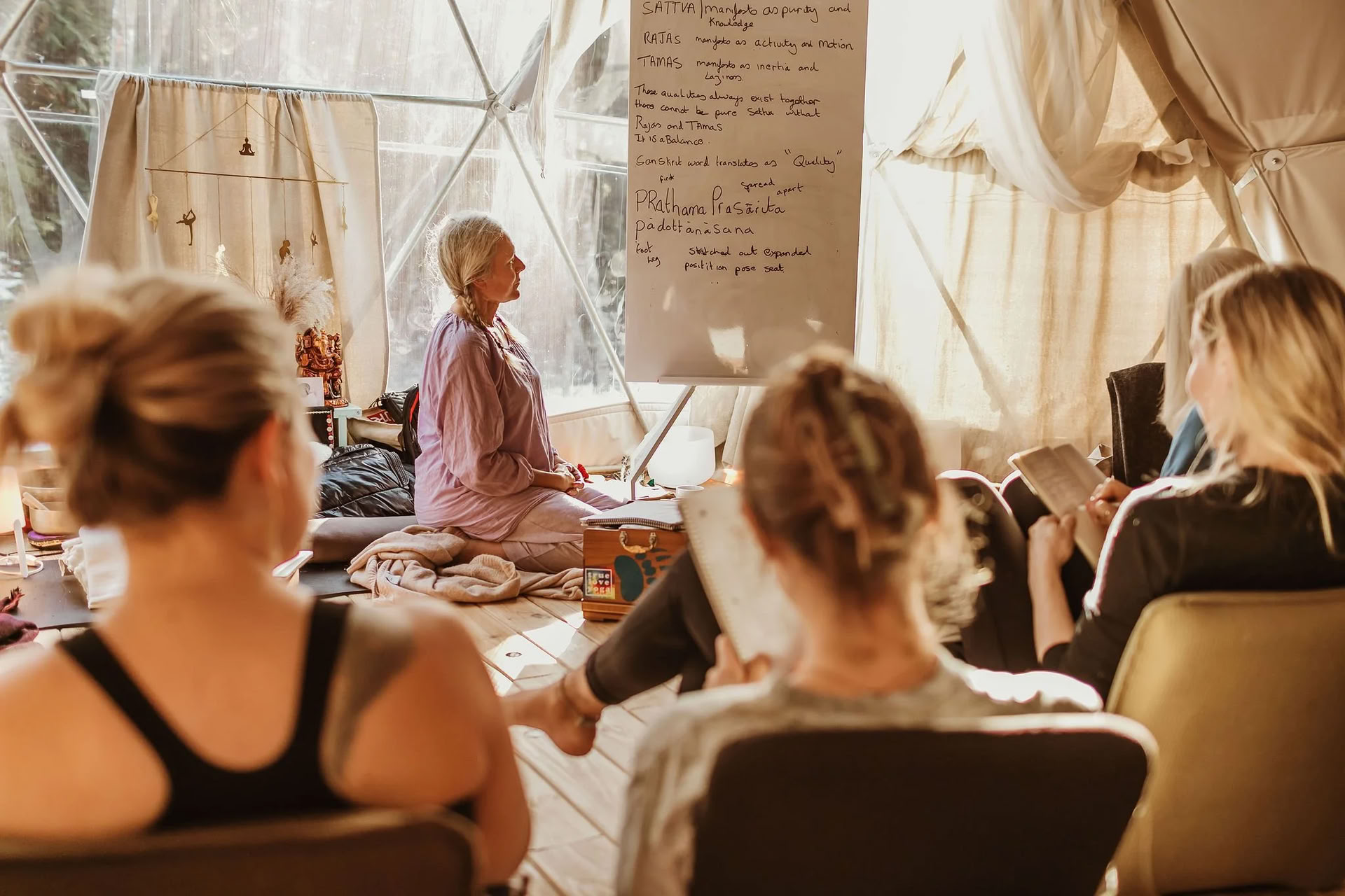 Ashtanga-yogadagintensief: de helende magie van Vinyasa | Nectar op Bowen Island