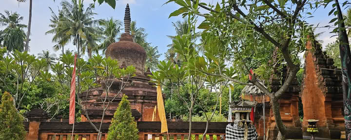 Vollemaanseremonie bij Candi Buddha