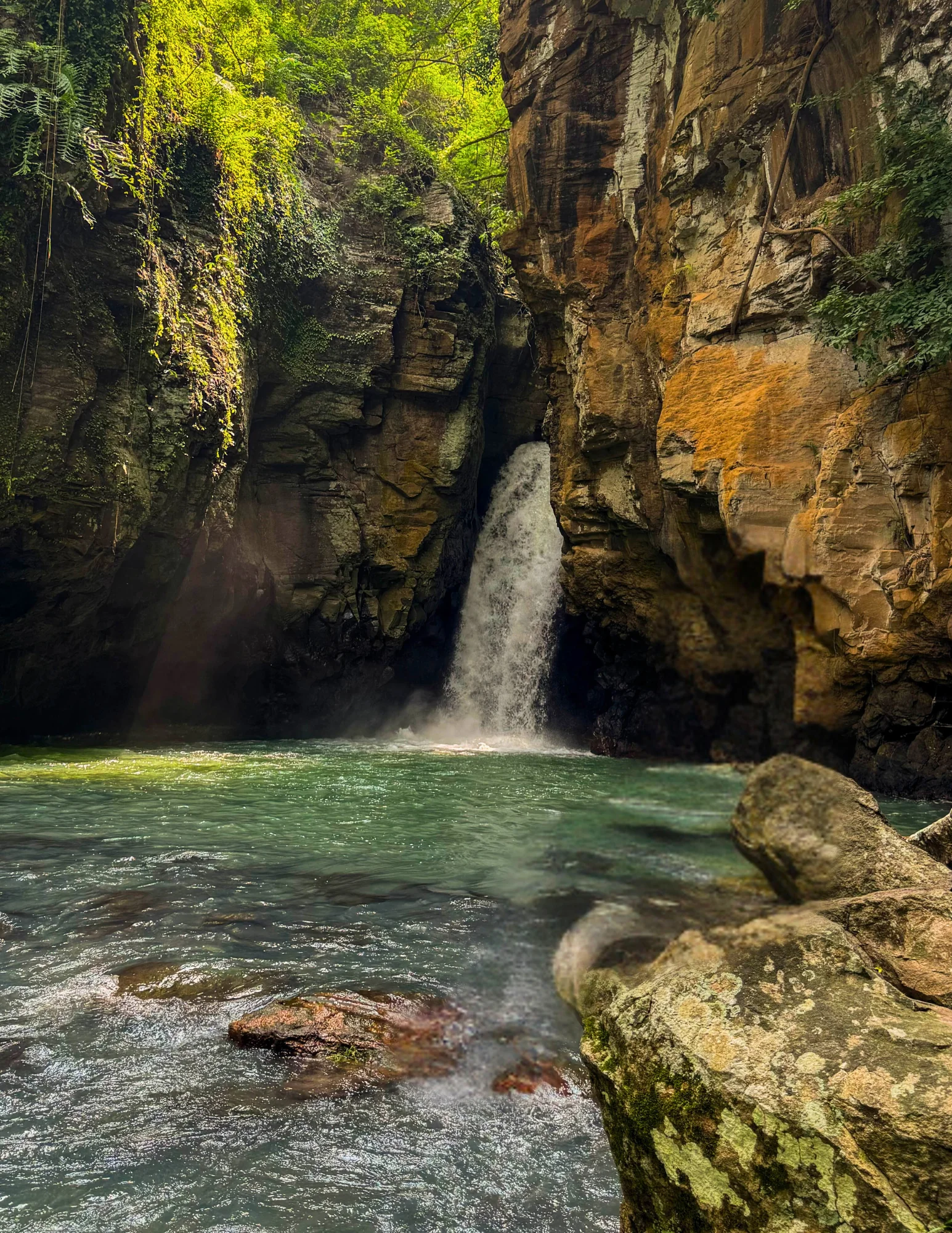 Zen-trekking en ontdekking van watervallen