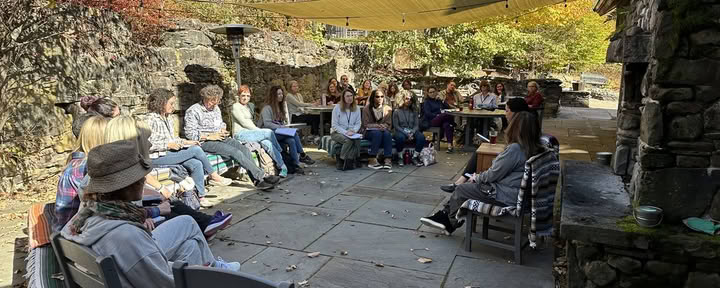 Volledige romanworkshop: een retraite op locatie voor romanschrijvers (augustus)