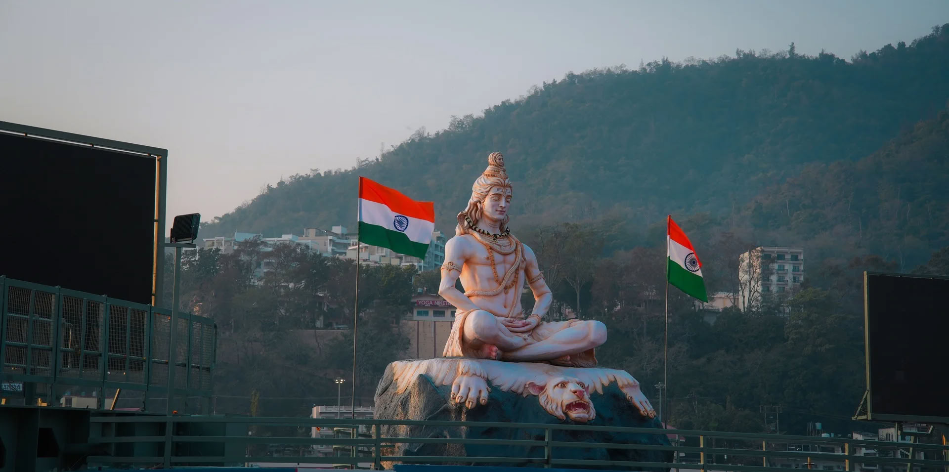 100-uurs yogadocentenopleiding in Rishikesh, India – mei 2026