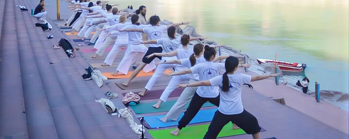 100-uurs yogadocententraining in Rishikesh, India