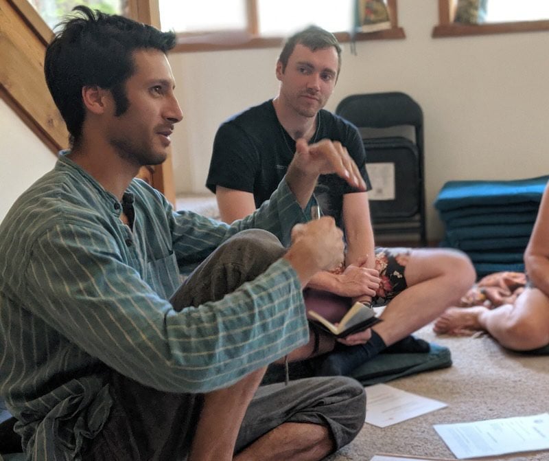 Drie Maanden Intensief Karma-Yogaprogramma – Hoofdinstroom