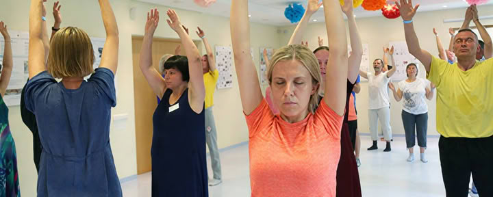 Osho Dynamische Meditatie onder leiding van een Meditatiemeester