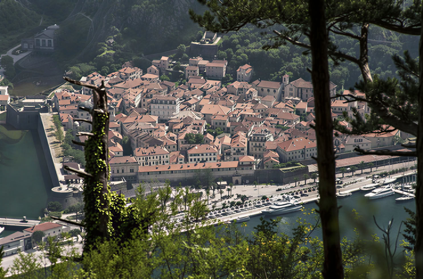 Privérondleiding door het klooster in Montenegro