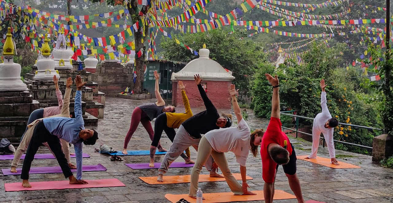 300-uurs yogadocentenopleiding (YTT) 24 dagen