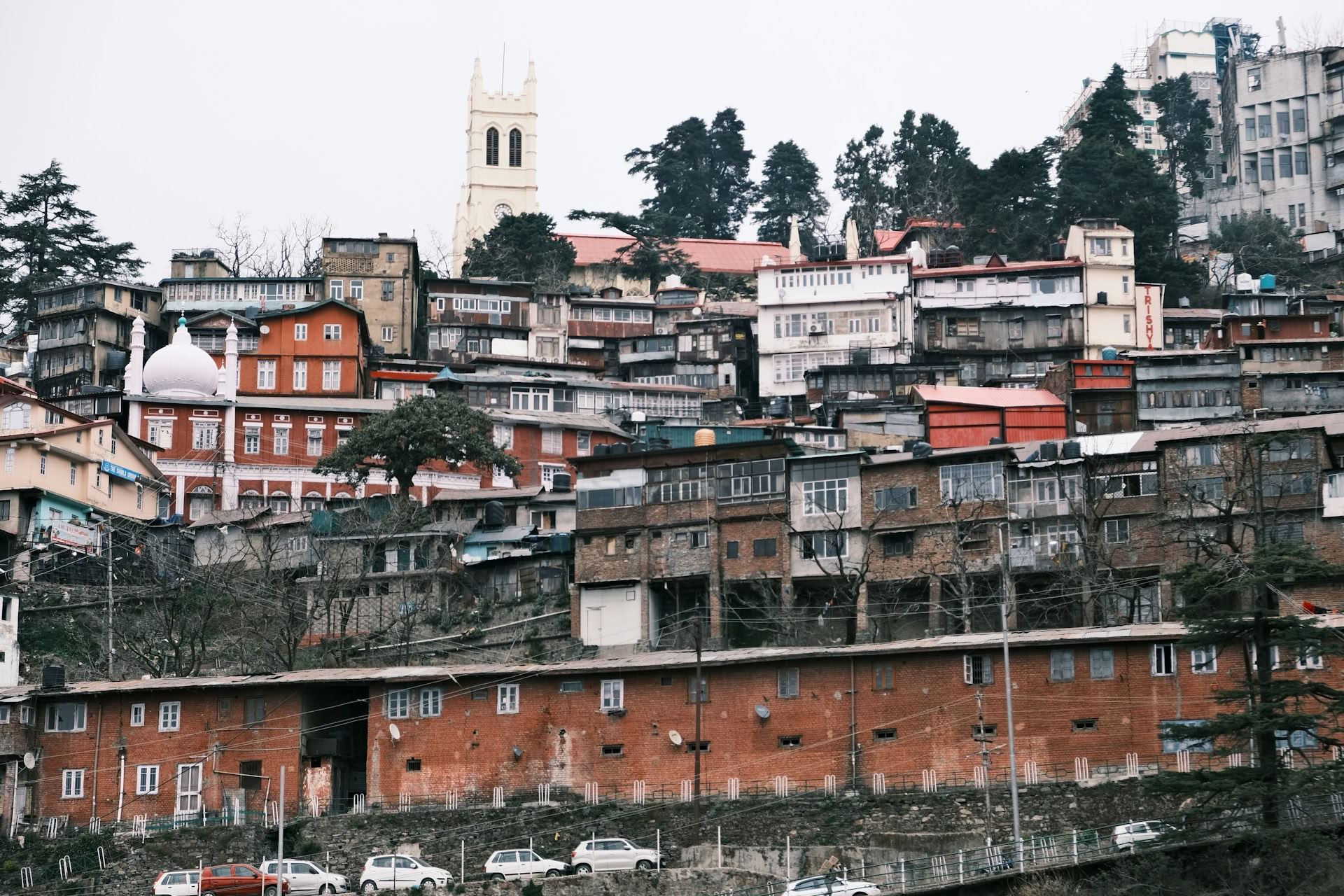 Van boomgaarden naar bospaden: een rustige Himalaya-ontsnapping in Thanedar, Sojha en Tirthan