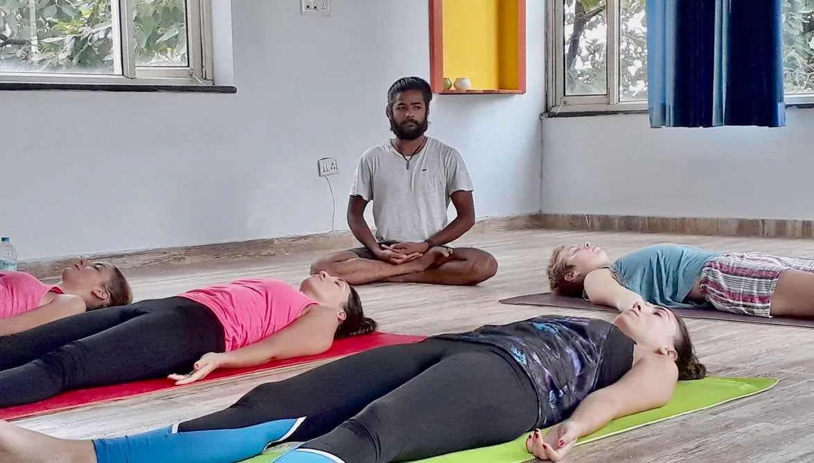 Yoga-therapie trainingsretraite in Rishikesh, India