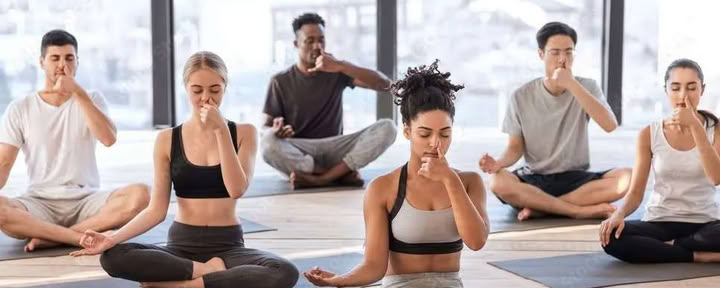 Yoga-therapie trainingsretraite in Rishikesh, India