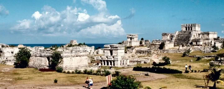 Koraalriffen en kliffen bij Isla Mujeres