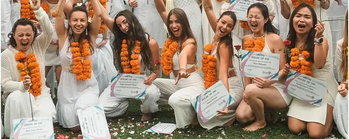 200-uurs/300-uurs hybride yogadocentenopleiding