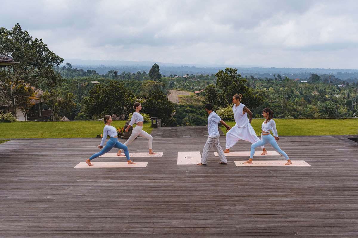 Hybride yogadocentenopleiding van 200 uur/300 uur – 24 aug. – 6 sep. 2026