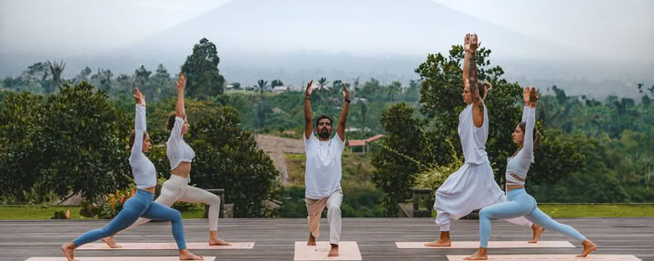 300-uurs yogadocentenopleiding – 26 okt. – 21 nov. 2026