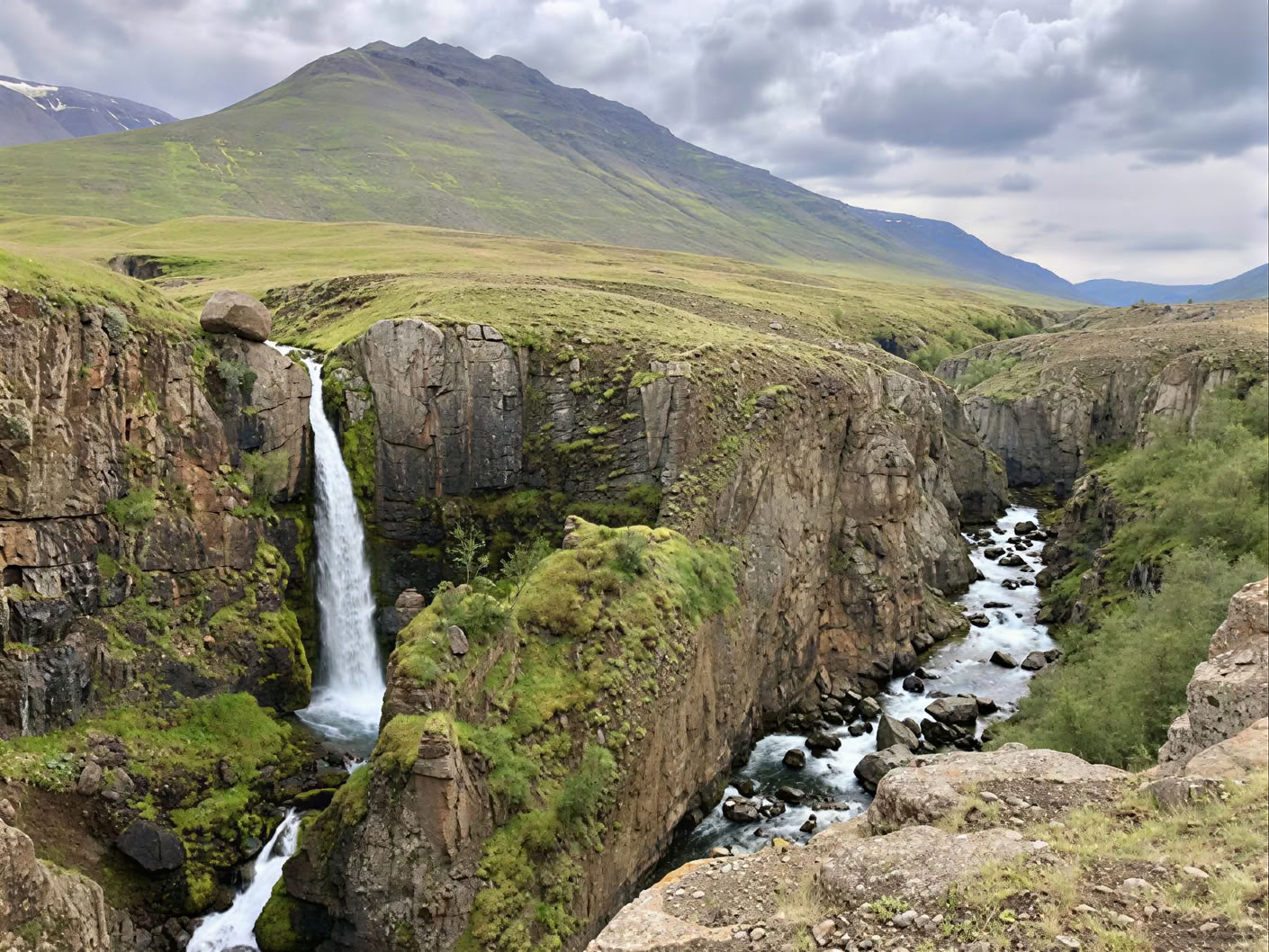 Yoga- en wandelretreat onder de middernachtzon in IJsland – Data 2026