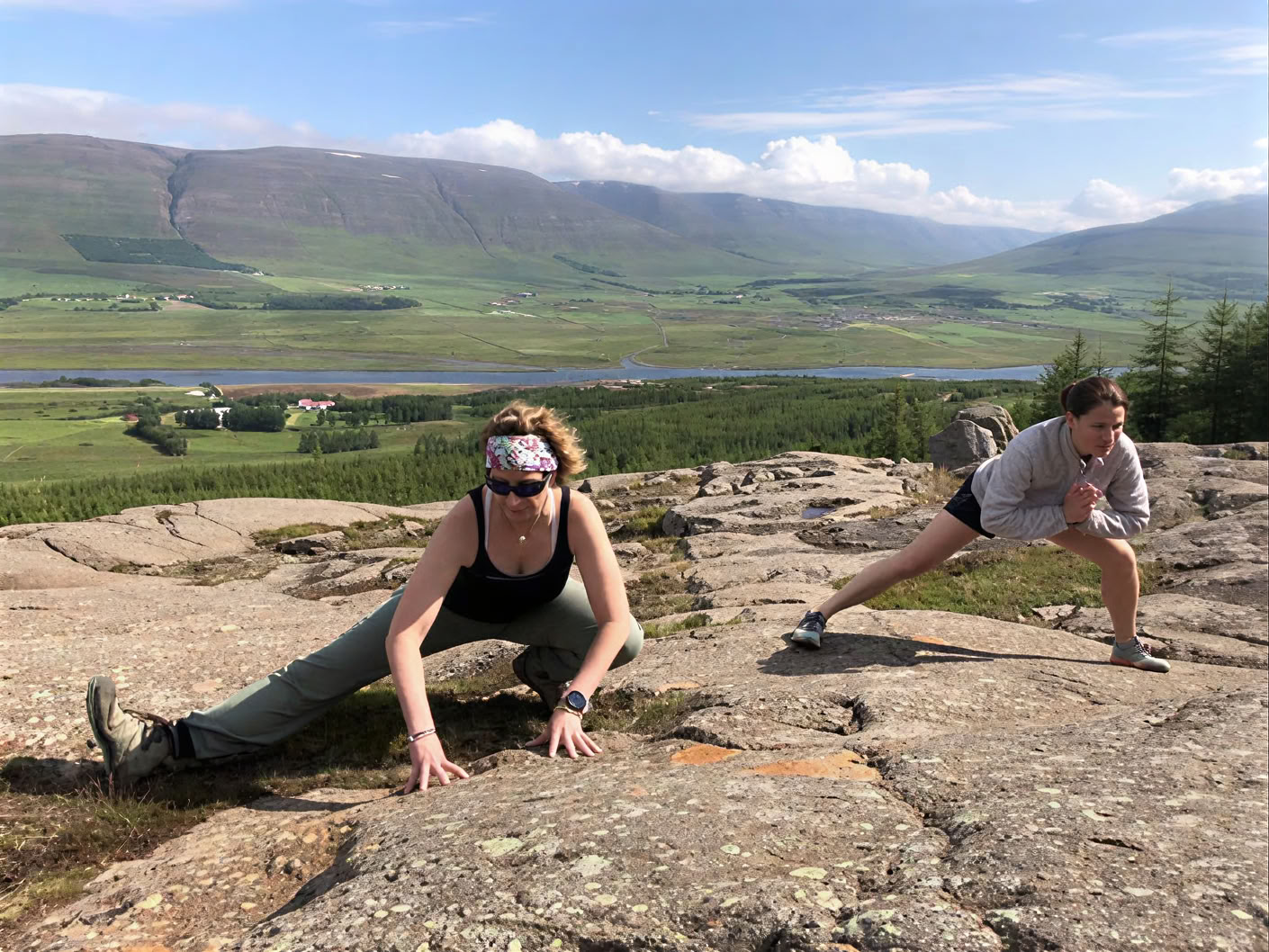 Yoga- en wandelretreat onder de middernachtzon in IJsland – Data 2026