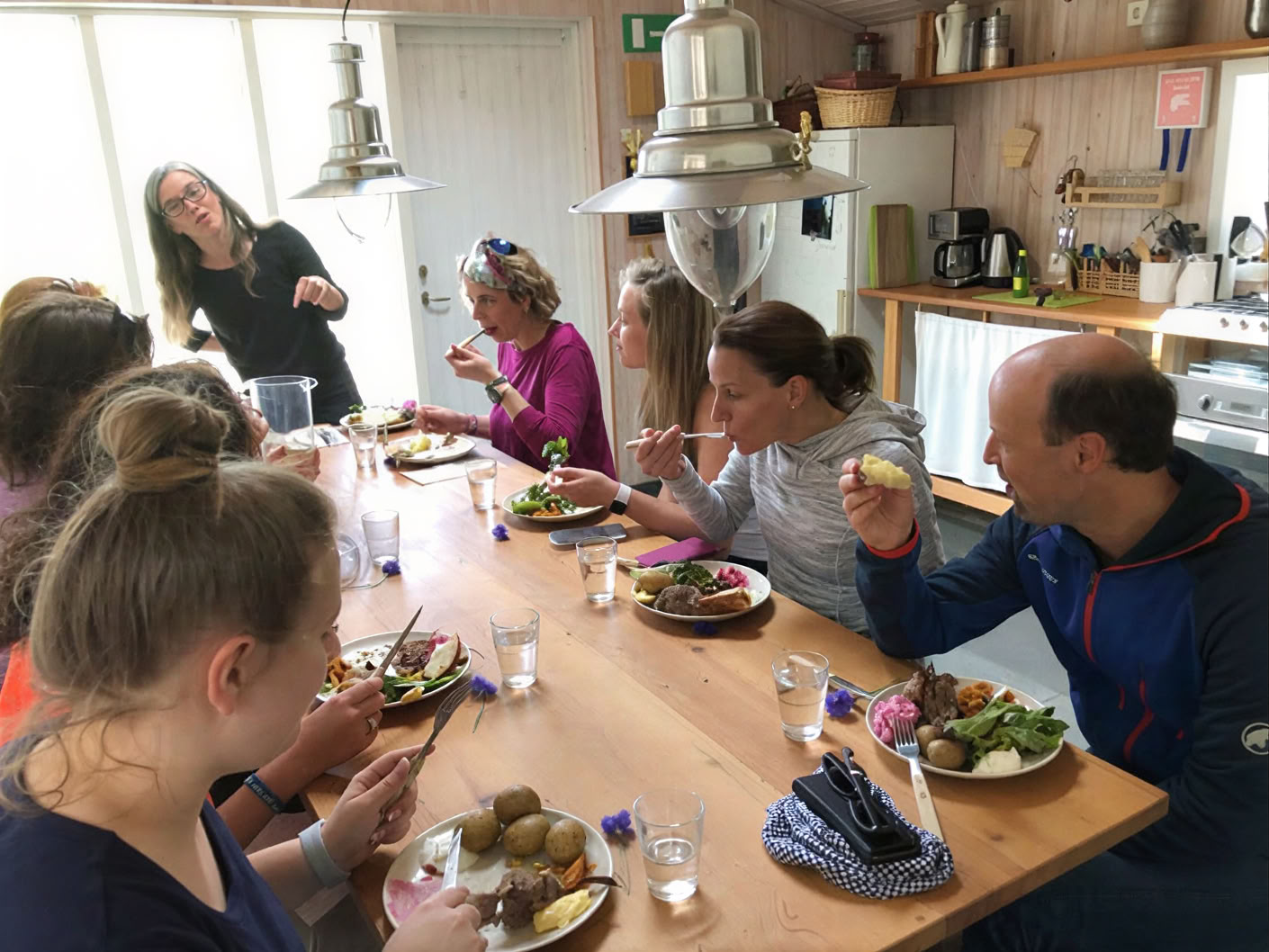 Yoga- en wandelretreat onder de middernachtzon in IJsland – Data 2026