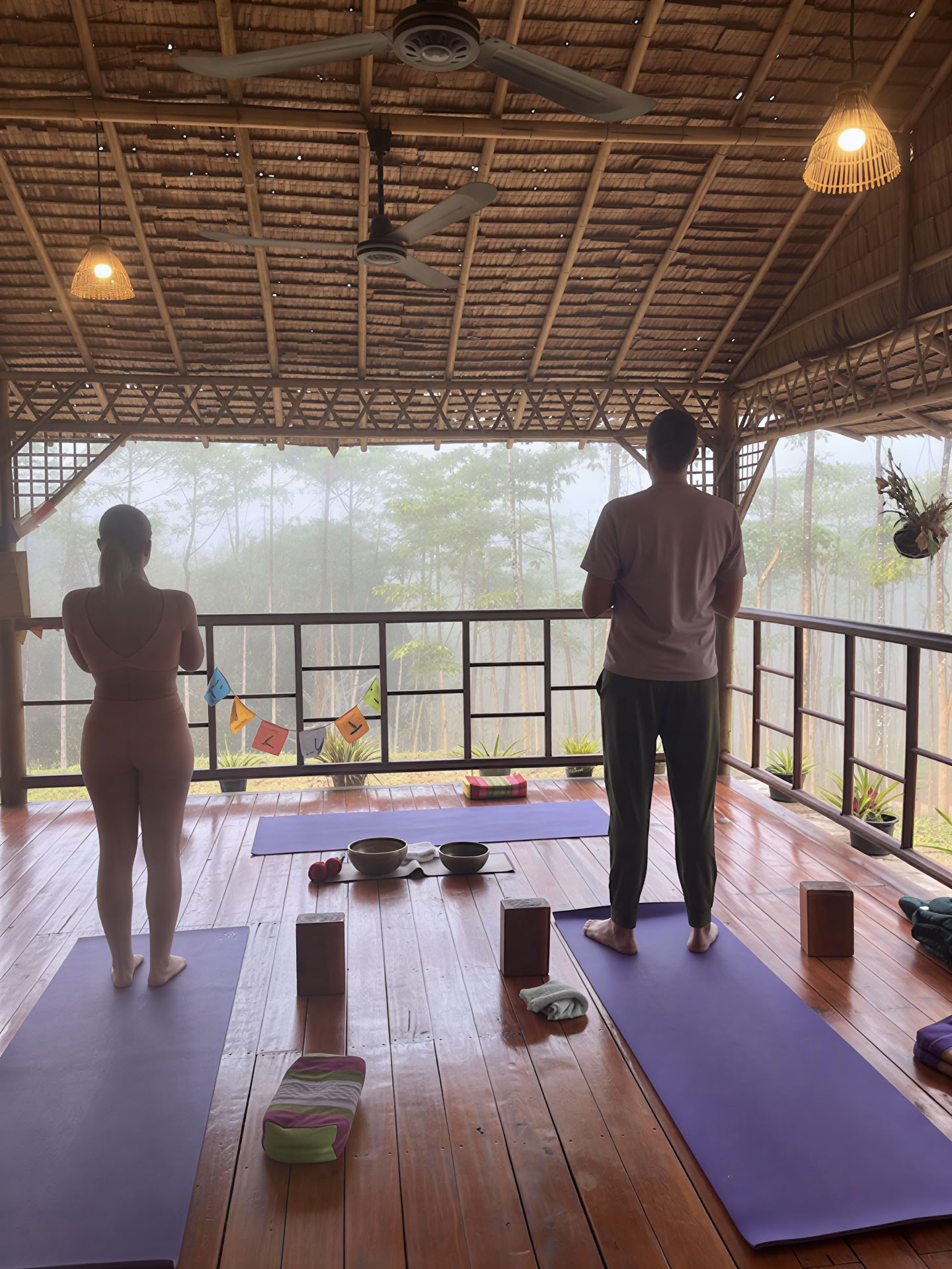 Privéles: Ochtendyoga in de mist