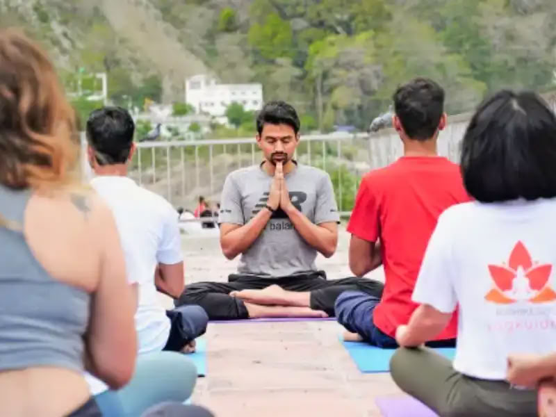 300-uurs Hatha-yogadocentenopleiding