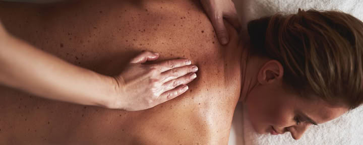 CNT-ruggenmassage voor genezing