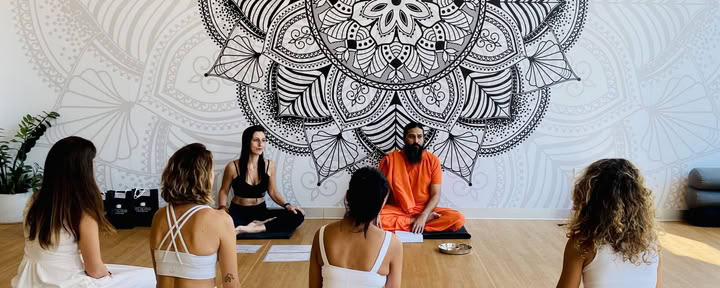 50 uur meditatie- en pranayamacursus (bewuste ademhaling) voor gevorderden (YACEP) hybride