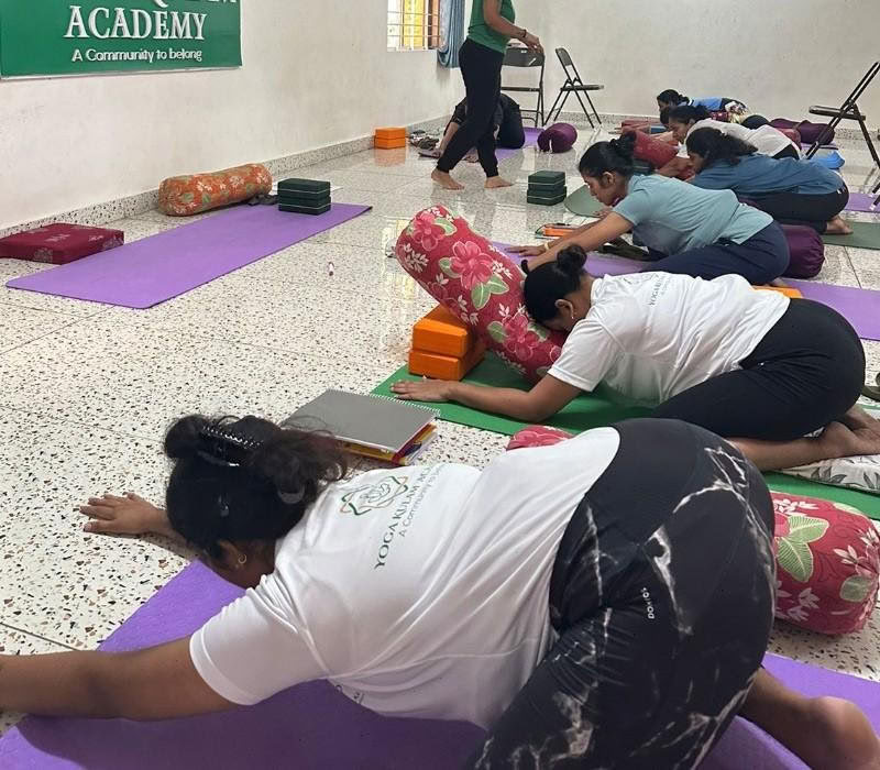 85-uurs docentenopleiding prenatale en postnatale yoga in Bengaluru
