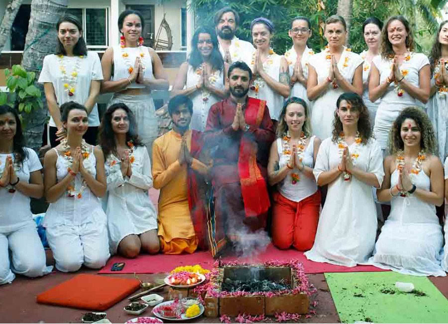 85-uurs docentenopleiding prenatale en postnatale yoga in Bengaluru