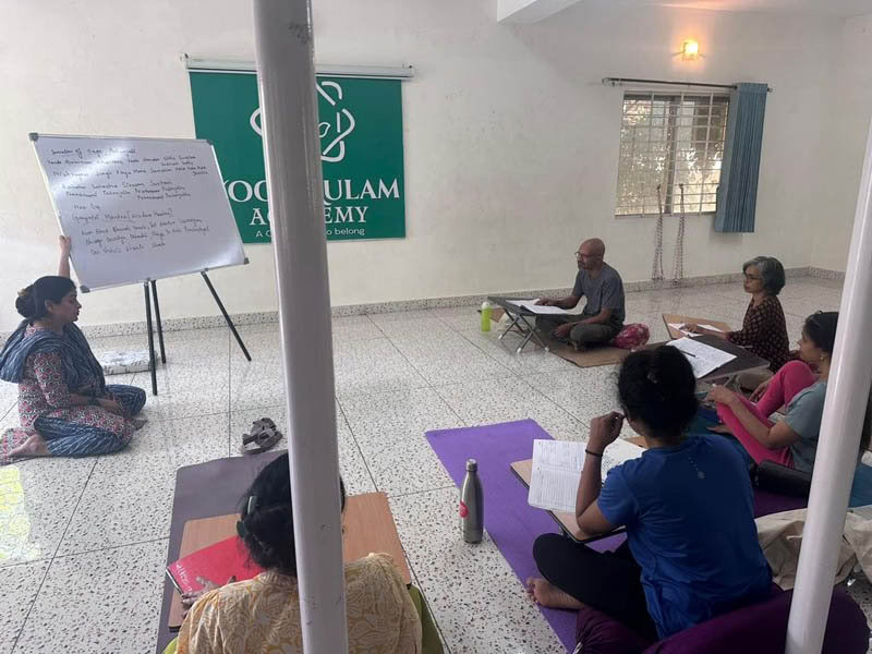 200 uur doordeweeks yoga-lerarenopleiding in Bengaluru