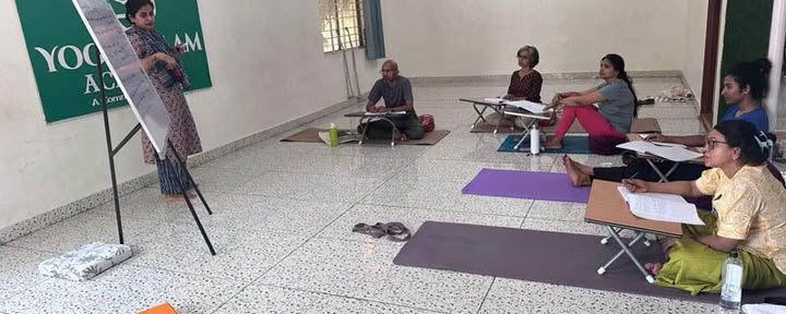 200 uur doordeweeks yoga-lerarenopleiding in Bengaluru