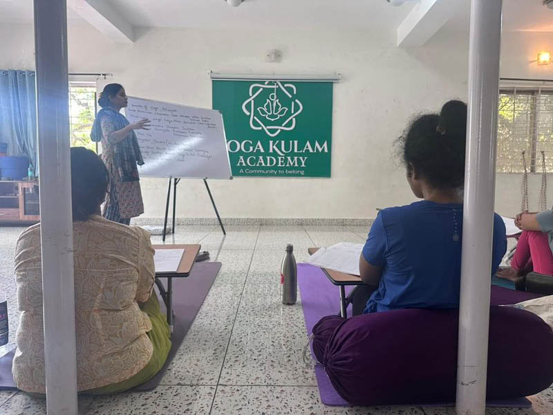 200-uurs weekend-yogadocentenopleiding in Bengaluru