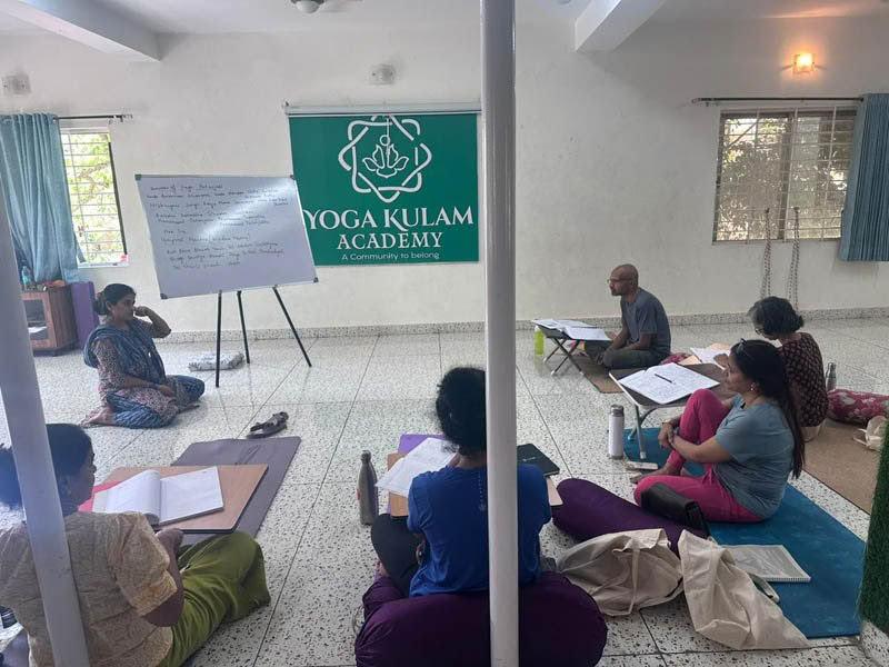 200-uurs weekend-yogadocentenopleiding in Bengaluru