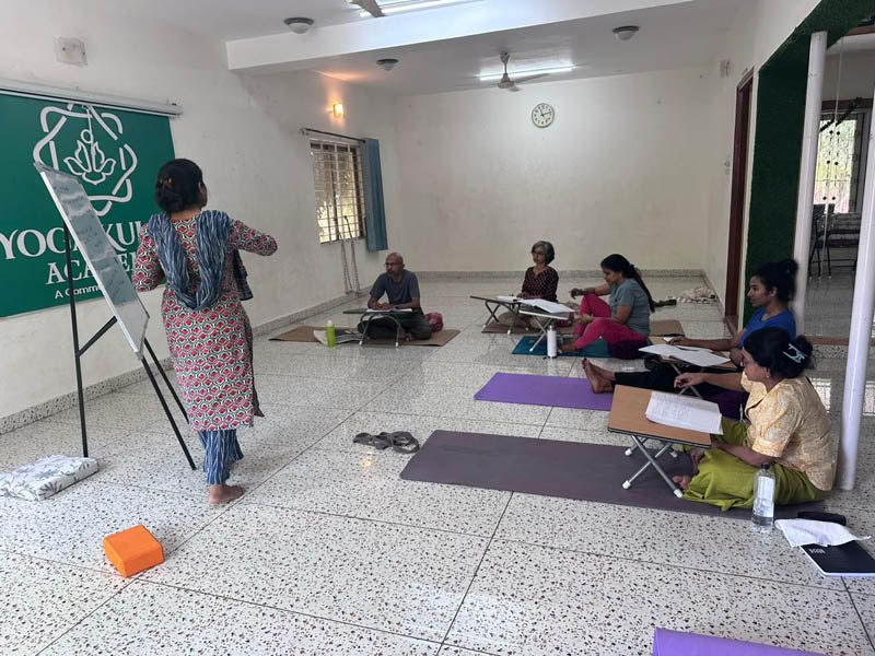 200-uurs weekend-yogadocentenopleiding in Bengaluru