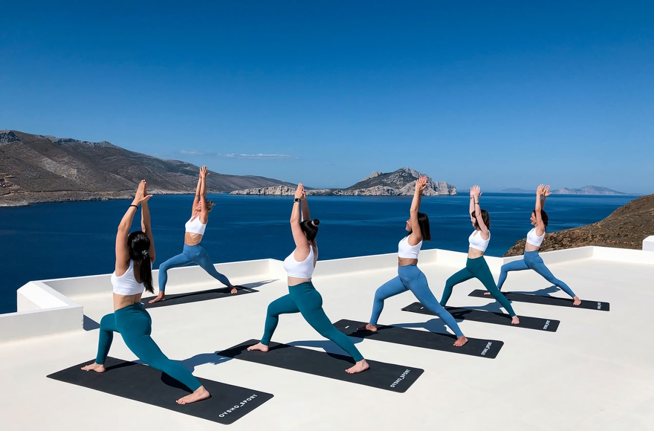 De Griekse Yoga Reset: Waar de Zee de Ziel Herstelt