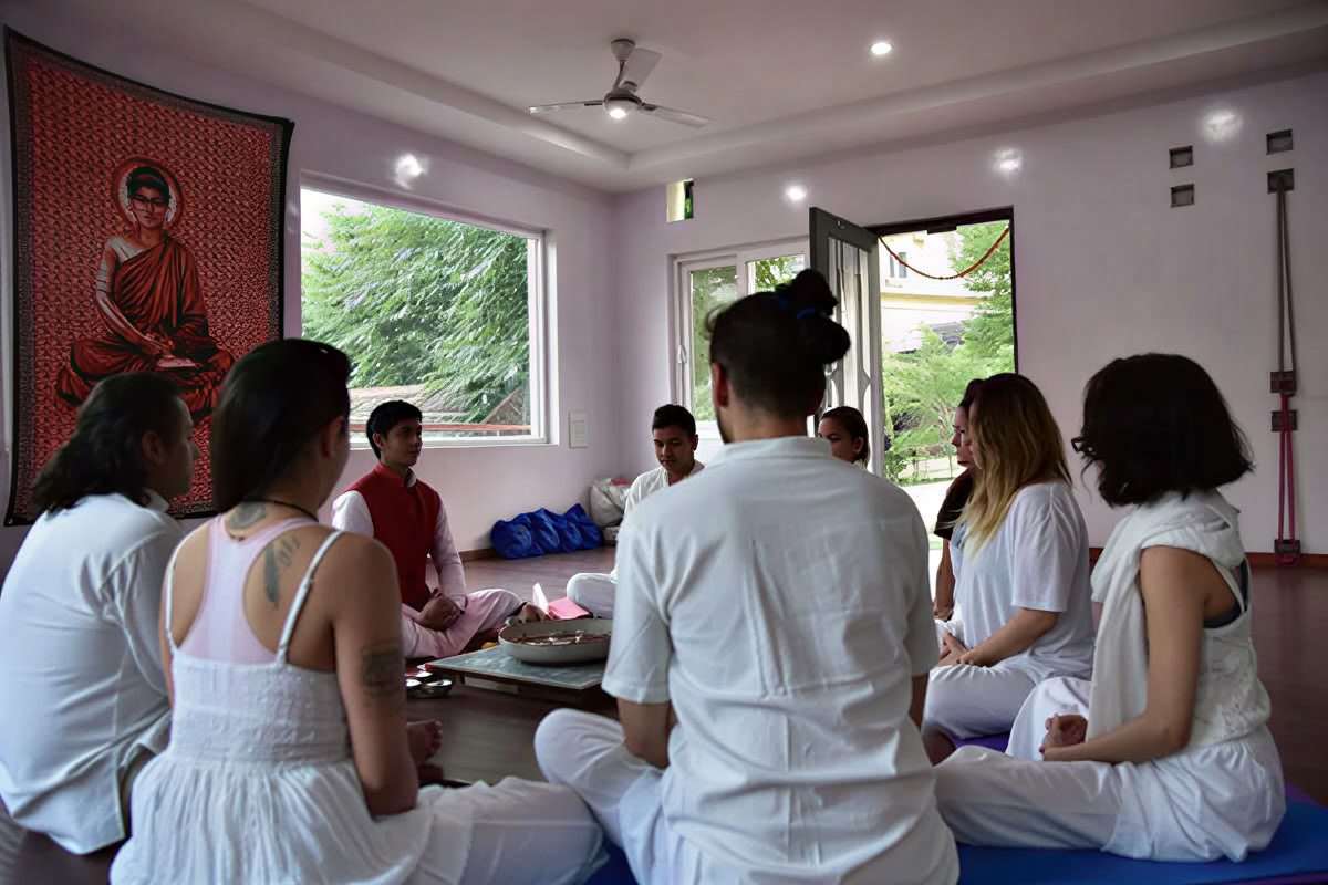 300-uurs geavanceerde yogadocentenopleiding in Rishikesh