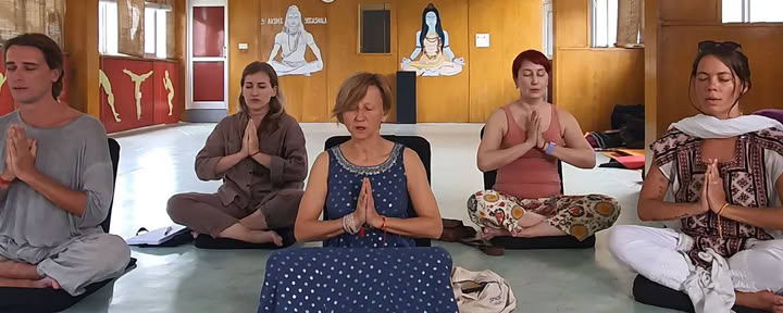 100-uurs pranayama-lerarenopleiding in Rishikesh