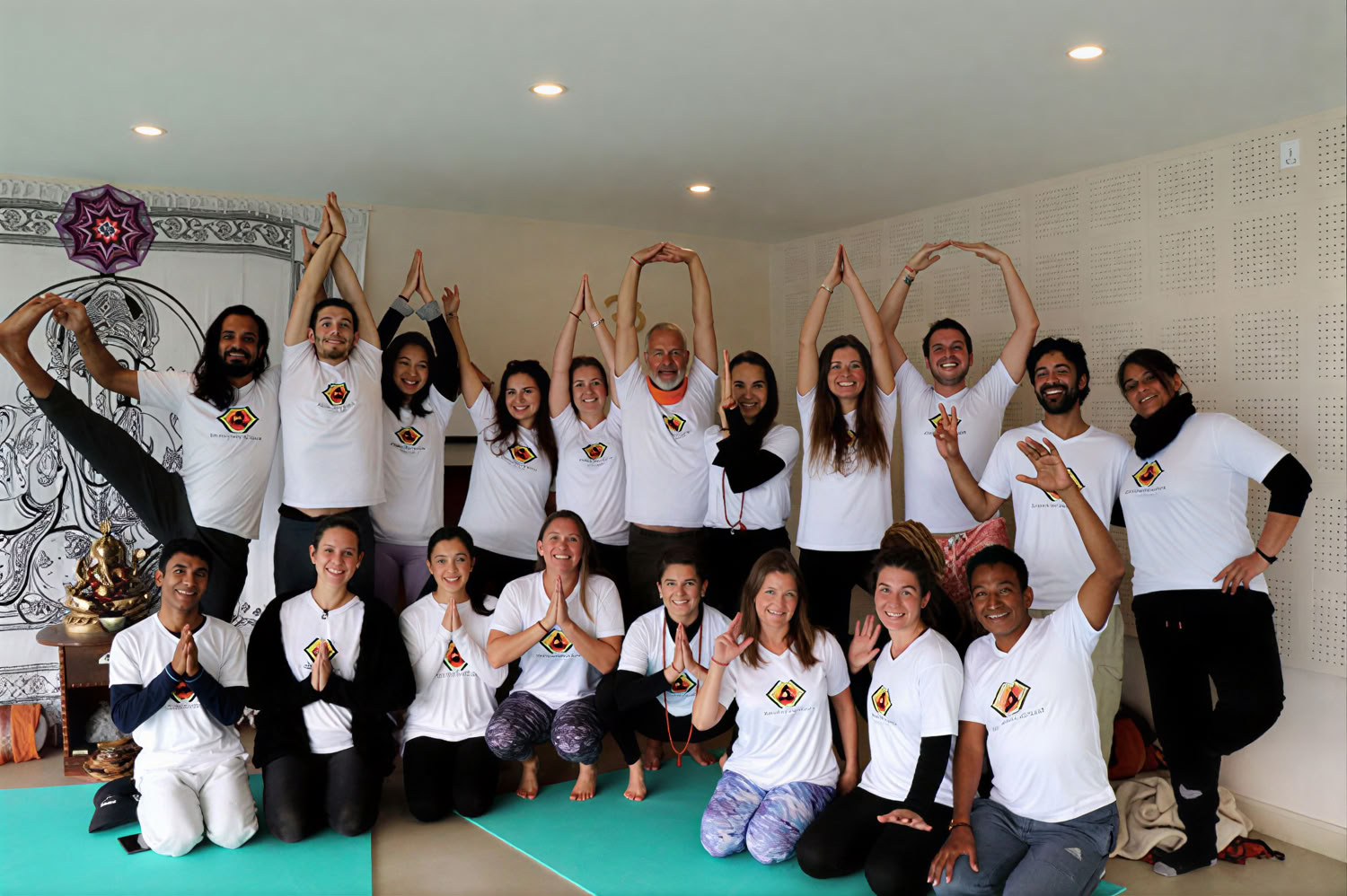 200 uur yoga-lerarenopleiding