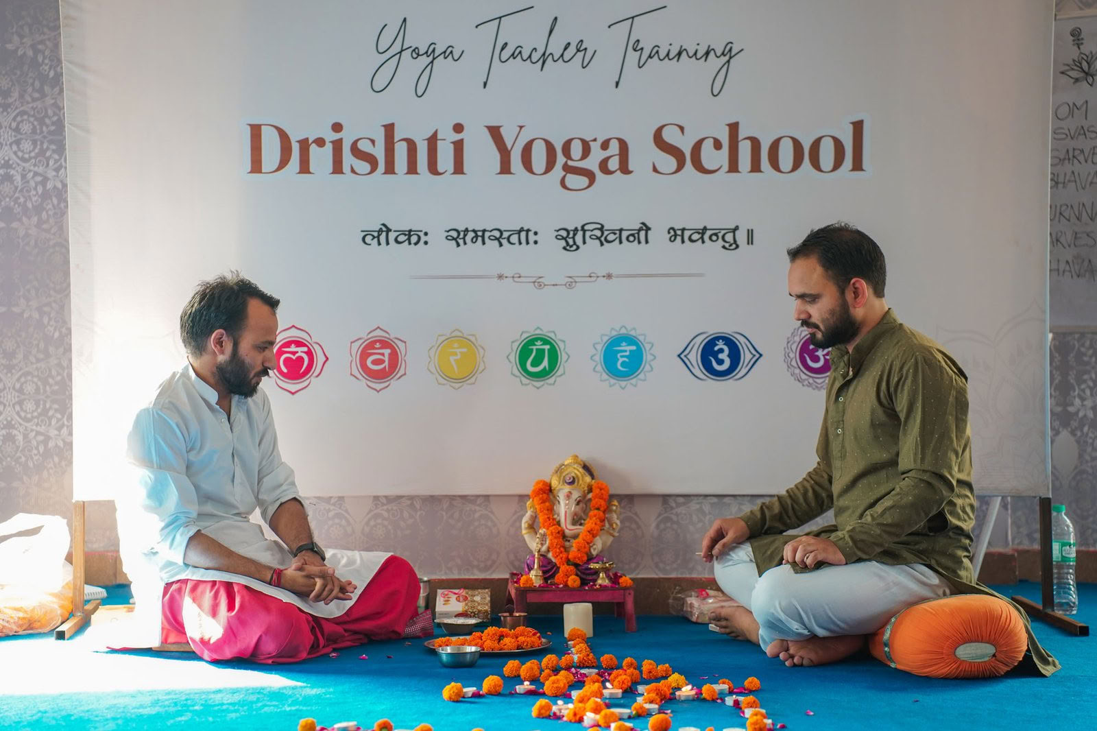 100-uurs yogadocentopleiding in Rishikesh ✅