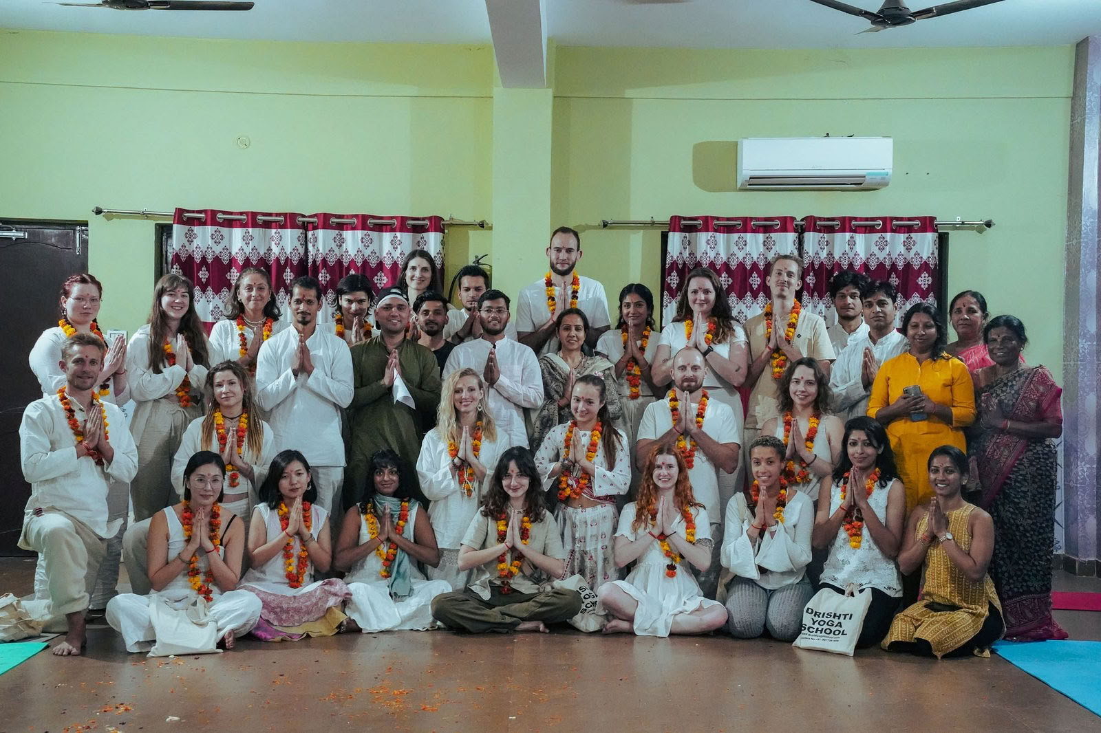 100-uurs yogadocentopleiding in Rishikesh ✅