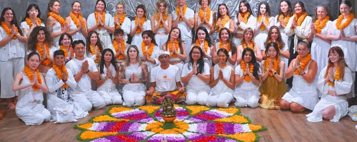 100 uur yin-yogadocentenopleiding op Bali, Indonesië