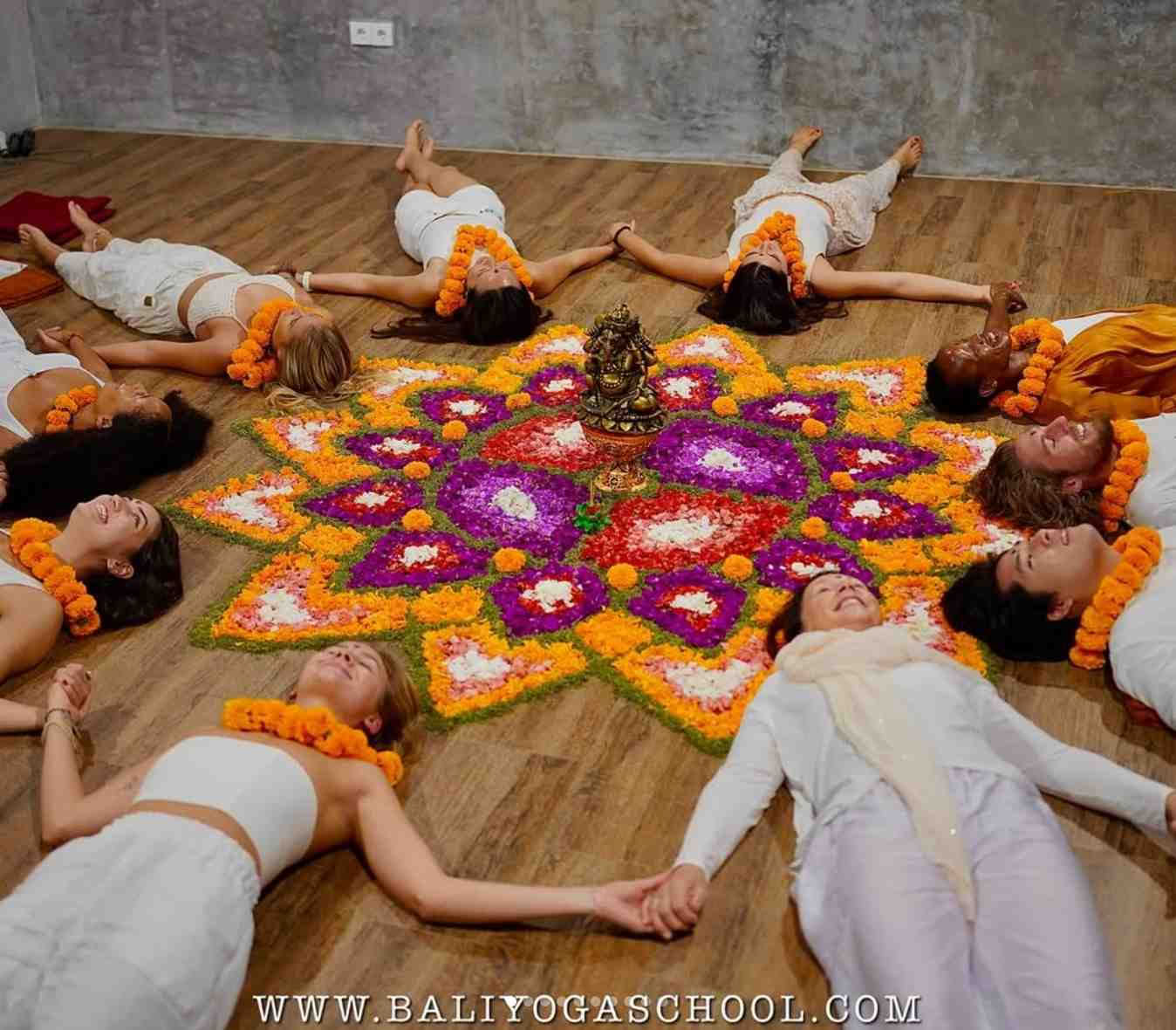 100-uurs yogadocentenopleiding in Uluwatu, Bali