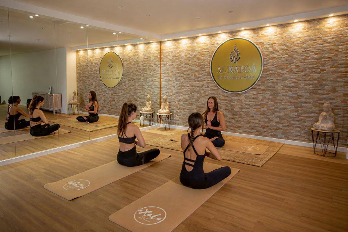 Yoga- en zeeplezierprogramma (surfen, kajakken en suppen) Albufeira Algarve