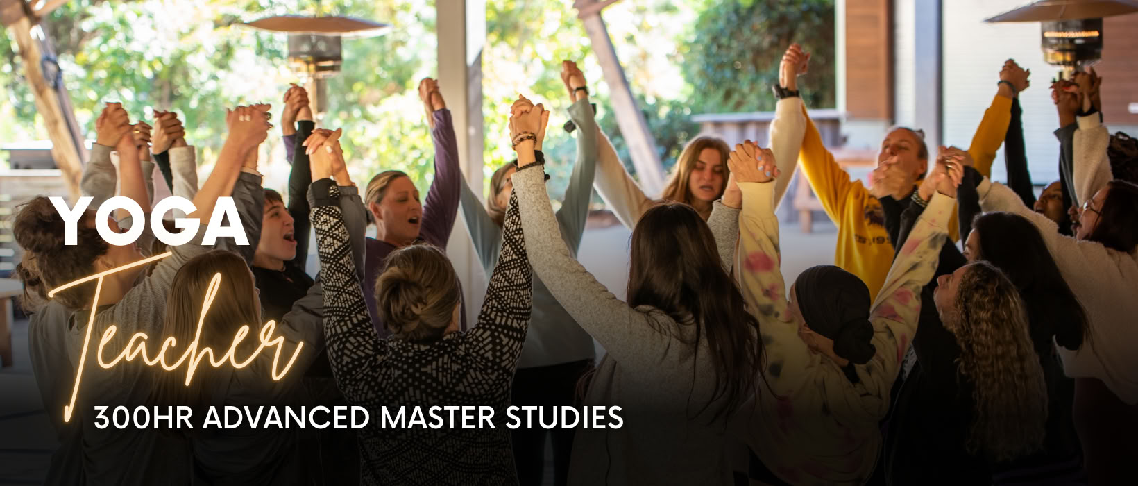 300-uurs YTT | Chakra Flow University – Herstellende yoga & trauma-sensitieve praktijken