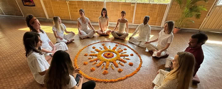 100-uurs yogadocentenopleiding in Rishikesh