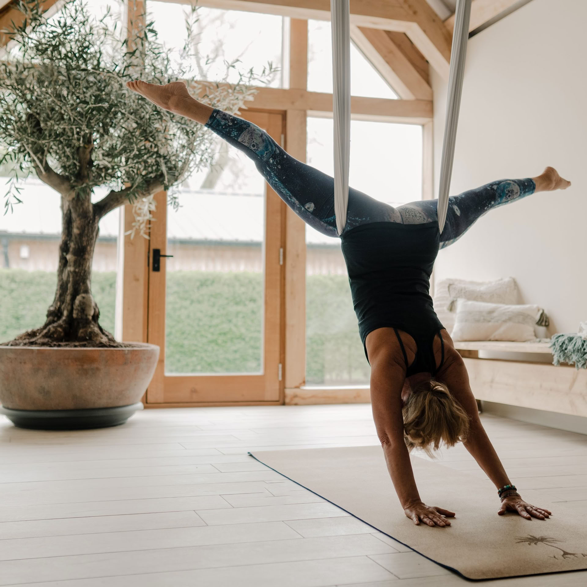 Workshop Aerial & Trapeze Yoga voor Gevorderden met Jane & Zoe