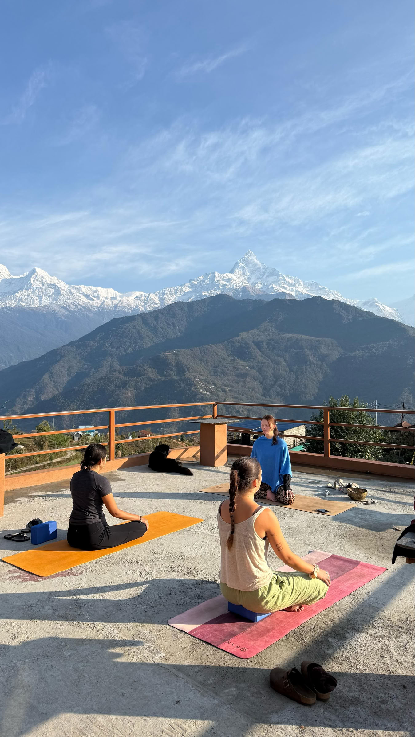 200 uur yoga-lerarenopleiding met uitzicht op de Himalaya in Astam, vlak bij Pokhara