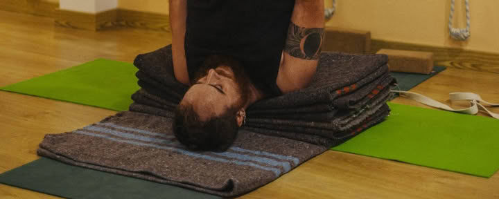 Terug naar je centrum «Holistisch welzijnsprogramma via yoga en Ayurveda»