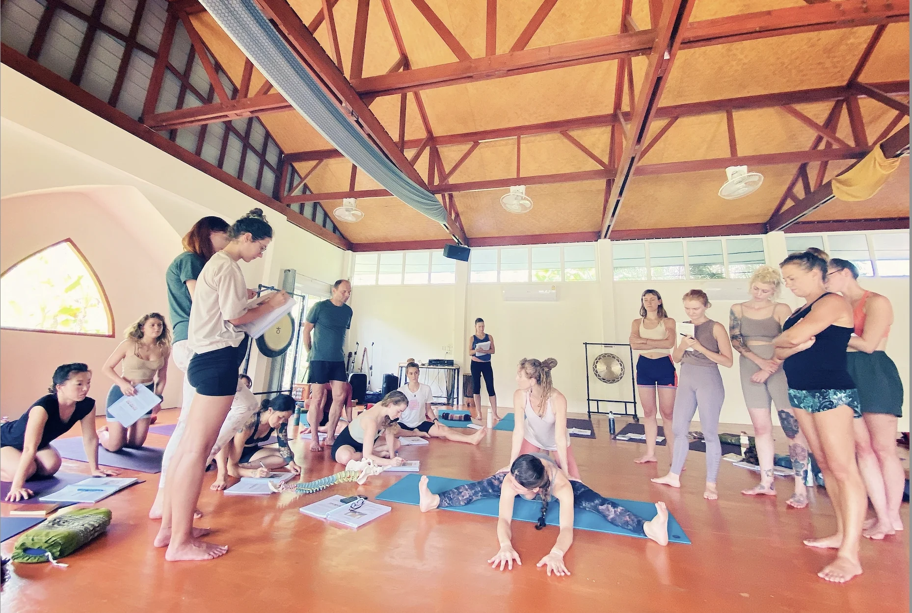 200-uurs holistische yoga- en geluidstherapie-lerarenopleiding