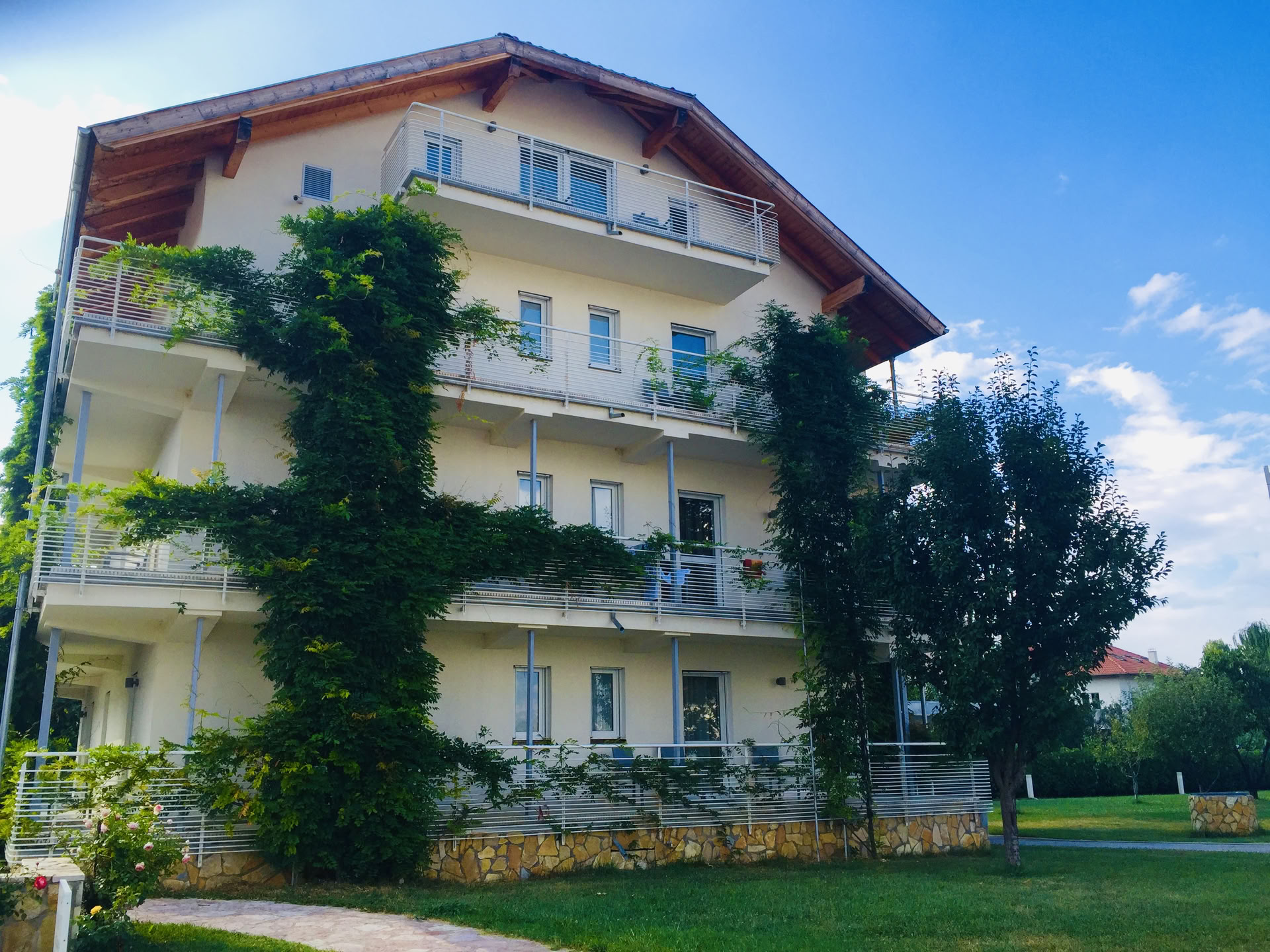 Vind Je Kracht: Yoga en Zelfverdediging aan het Meer van Ohrid
