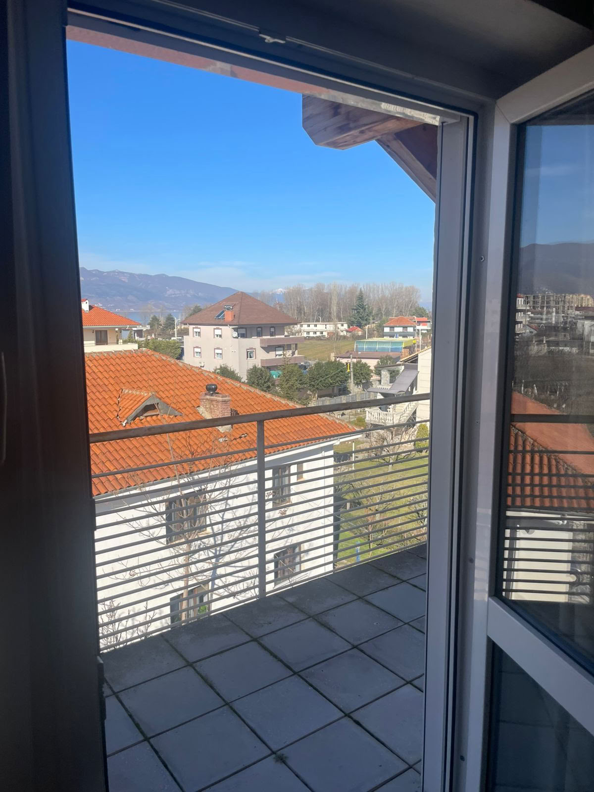 Vind Je Kracht: Yoga en Zelfverdediging aan het Meer van Ohrid