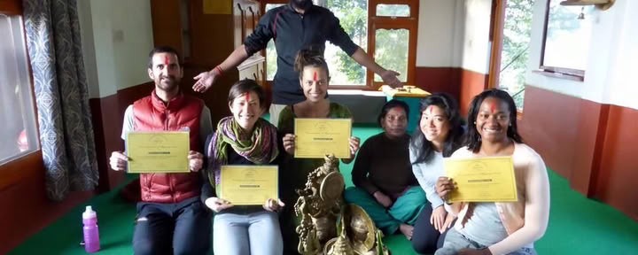 Trekking in Nagarkot in Nepal met yoga